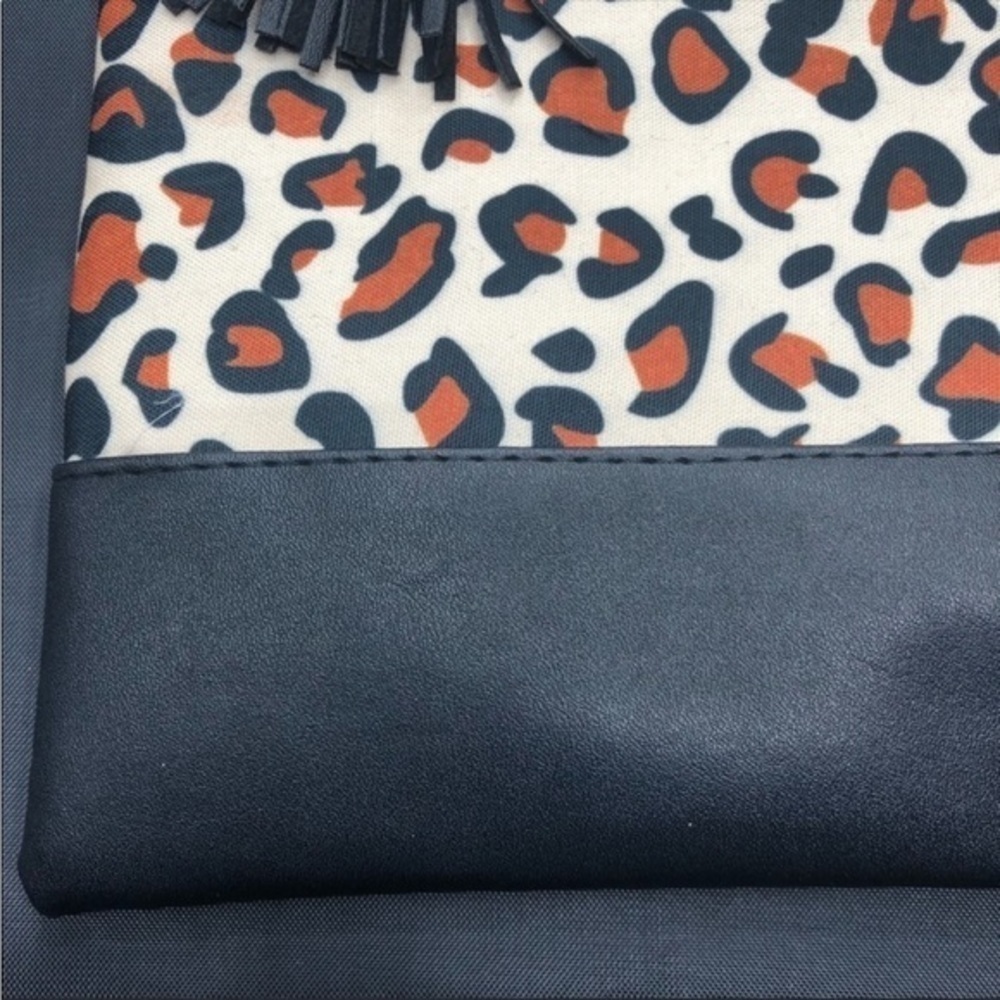 Leopard print zip top clutch / pouch - Picture 8 of 11